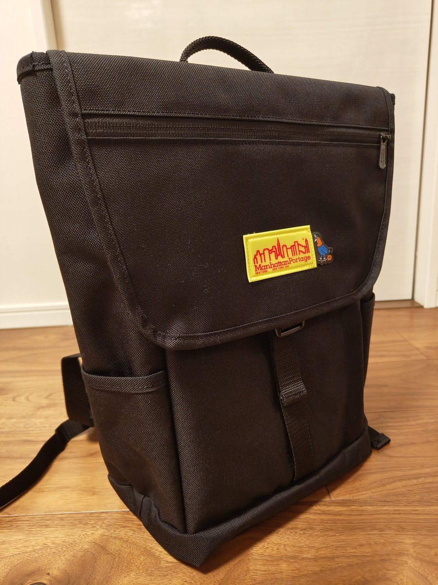 pixelzend's tweet image. Manhattan Portageのリュックをプレゼントでもらった～🥳
TM PAINTさん？とのコラボで謎鳥とかのイラスト入っていてよい🦃
特典でもらったトートバッグの🍕好き