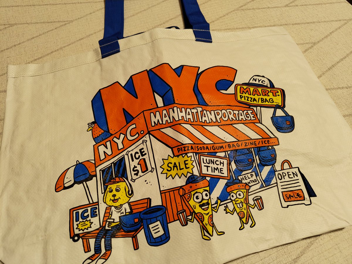 pixelzend's tweet image. Manhattan Portageのリュックをプレゼントでもらった～🥳
TM PAINTさん？とのコラボで謎鳥とかのイラスト入っていてよい🦃
特典でもらったトートバッグの🍕好き