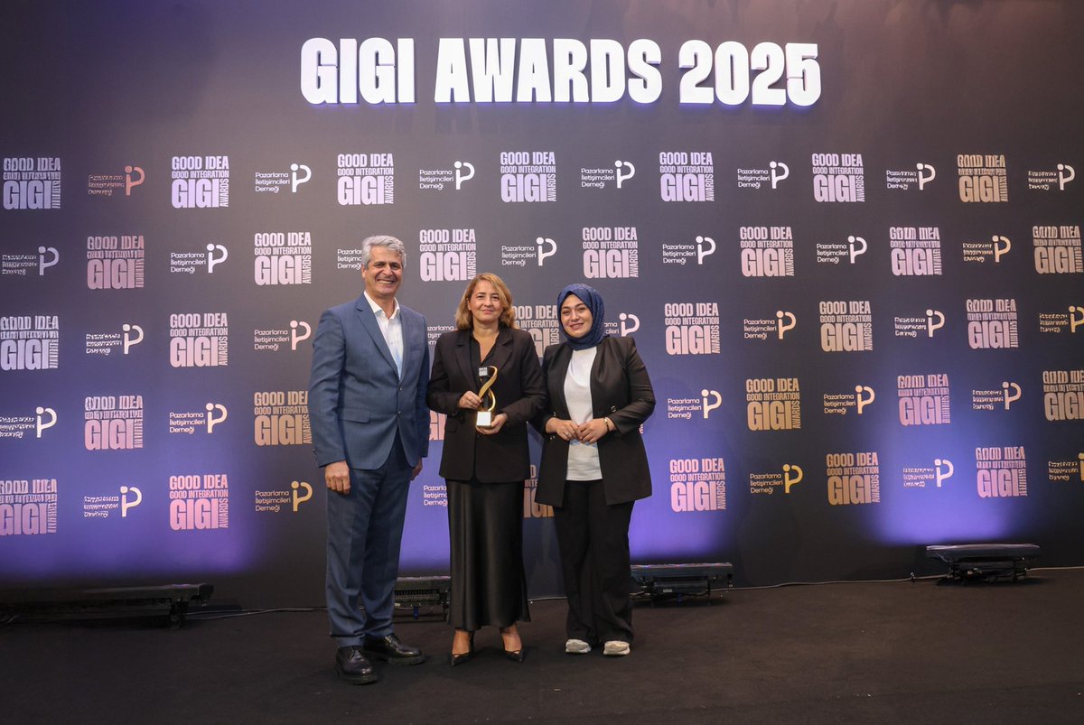 ispark's tweet photo. 🚴‍♀️ GIGI Awards 2025’ten Birincilik Ödülü! 🏆

Çevreye duyarlı ulaşım alışkanlıklarını yaygınlaştırmak amacıyla hayata geçirdiğimiz İsbike Bisiklet Okulu projemizle, Good Idea Good Integration (GIGI) Awards 2025’te “İmaj ve Sosyal Sorumluluk” kategorisinde birincilik ödülüne layık görüldük.

Pazarlama İletişimcileri Derneği (PİD) tarafından düzenlenen GIGI Ödülleri; yenilikçi, yaratıcı ve toplumsal fayda sağlayan projeleri ödüllendiriyor.

Bu ödül, sürdürülebilir ulaşım ve sosyal sorumluluk alanındaki kararlılığımızın bir göstergesi oldu. 🌿

Bugüne kadar 18 bini aşkın kişiye ücretsiz bisiklet eğitimi sunduğumuz İsbike Bisiklet Okulu ile, çevreye duyarlı ulaşım kültürünü güçlendirmeye ve kent yaşamına değer katmaya devam ediyoruz.

💙 #İSPARK #İsbike #GIGIAwards #SürdürülebilirUlaşım #SosyalSorumluluk #İBB