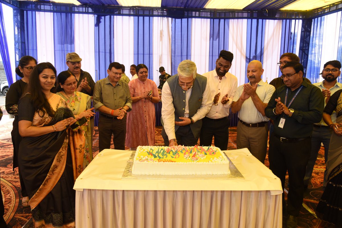 The ceremonial lighting of the lamp was led by Shri Sanjeev Razdan, CMD, PHL, along with officials and staff, marking the celebration of the 41st Raising Day of Pawan Hans <a href="/MoCA_GoI/">MoCA_GoI</a>