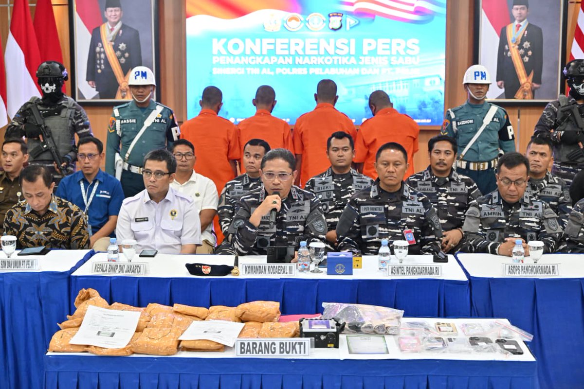 Kodaeral_III's tweet image. TNI AL BERHASIL GAGALKAN PENYELUNDUPAN NARKOBA JENIS SABU SENILAI LEBIH DARI 10 MILYAR RUPIAH DI PELABUHAN TANJUNG PRIOK 

#tnial #tniangkatanlaut #jalesvevajayamahe #kodaeraliii #bhaktinalayudha