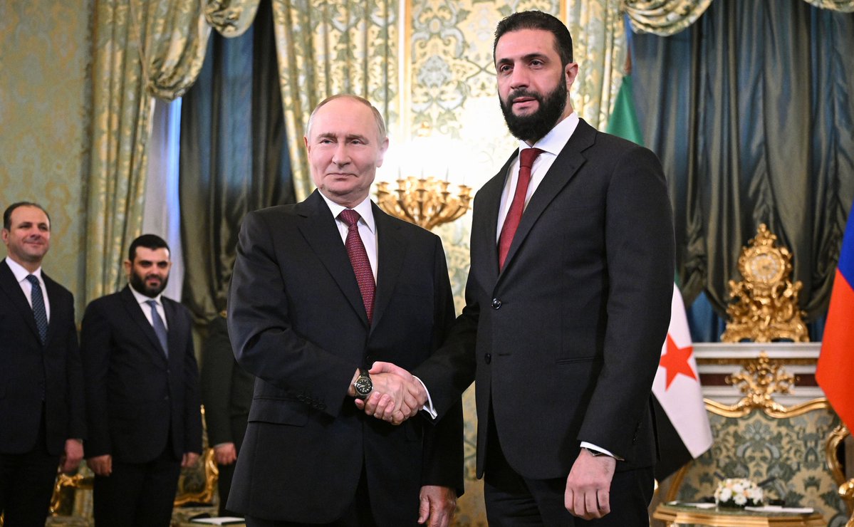 turkiyetodaycom's tweet image. 🔴#LATEST ─ Syrian President Ahmed al-Sharaa meets with Russian President Vladimir Putin in Moscow, Russia