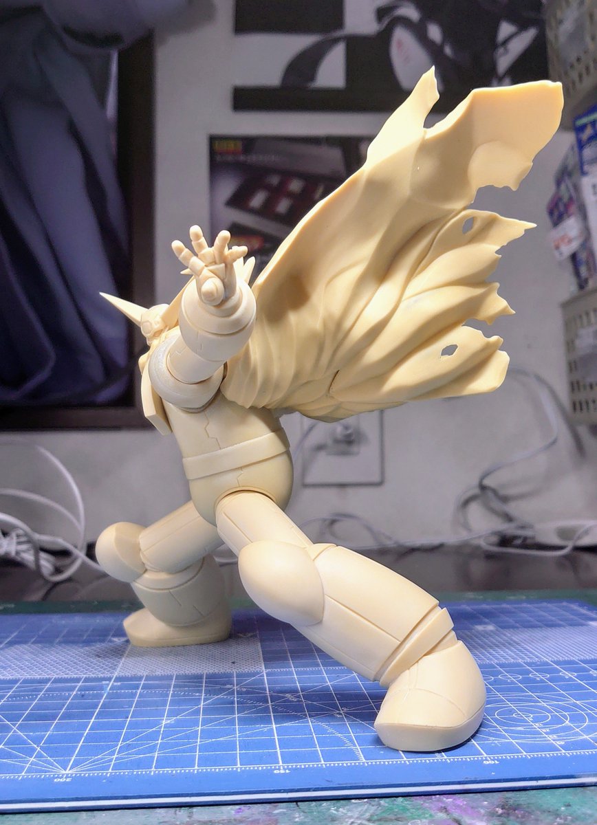 #真ゲッターロボ
#ブラックゲッター
#渕知信氏原型

真(チェンジ)ゲッターロボ版の
ブラックゲッターを仮組
腰をおろした見えきりポーズに
たなびくマントの造形が
特に素晴らしいです
マントを塗装はどうするかなあ
配色を考えるのは楽しいです