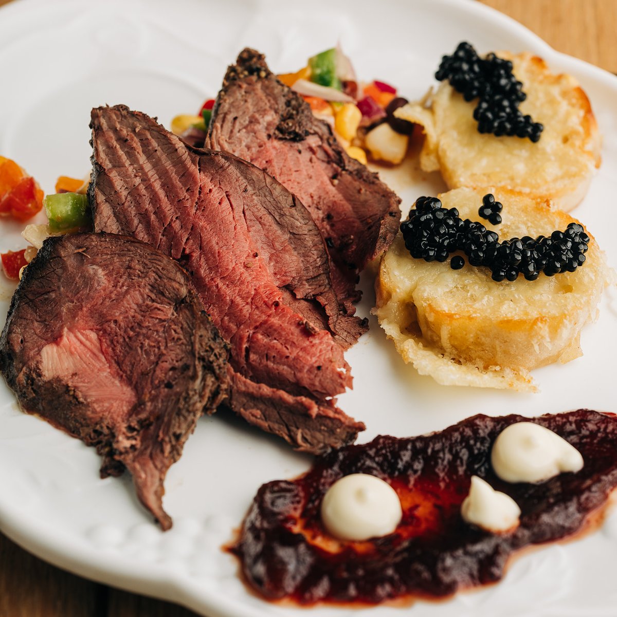 Bourbon is the headliner, but it isn’t the only thing worth savoring. At Bourbon Classic, top chefs pair their culinary creativity with world-class whiskeys. 🍽️✨
bourbonclassic.com
#Bourbon #Whiskey #Foodie #LouisvilleEats