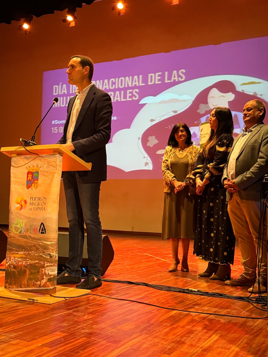 👩‍🦰👩‍🦱 350 mujeres se dan cita en #Orcera en el VIII Encuentro Provincial de Mujeres Rurales

<a href="/juanlatorreruiz/">Juan Latorre</a> participa en la apertura de esta jornada  para favorecer el contacto y el intercambio de experiencias

👉 <a href="/PaquiMedinaTeba/">PAQUI MEDINA</a> 
👉 <a href="/Mariadruizs97/">María Dolores Ruiz Sánchez</a> 

Más acortar.link/jW5BCg