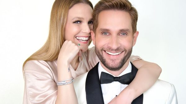 #AlAire 🎙️| @tamaraconluzmvs
Una colaboración que brilla 🎙️
Paco de María (<a href="/pacodemaria/">Paco de María</a>) y Kika Edgar (<a href="/KikaEdgar/">Kika Edgar</a>) unen talento en una elegante versión de “I Still Haven’t Found What I’m Looking For” de U2 🎶 ¡Una joya que tienes que escuchar!

📻Sintoniza 102.5 FM