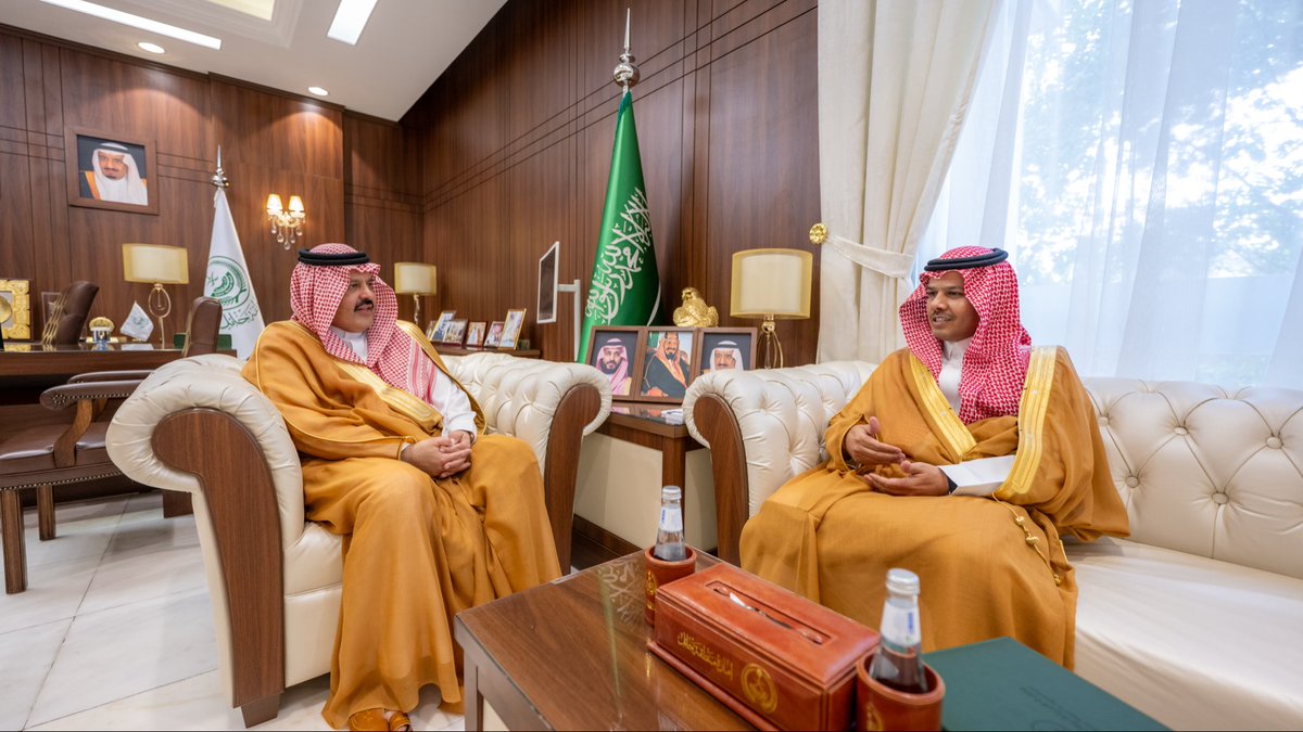 سمو #أمير_منطقة_حائل يستقبل مدير عام فرع وزارة البيئة والمياه والزراعة بالمنطقة د.فهد بن معيض الحسني ويطّلع سموّه على آخر المستجدات في أعمال الفرع ومهامه في متابعة أسواق النفع العام.

#عبدالله_المنيع 🇸🇦📸.