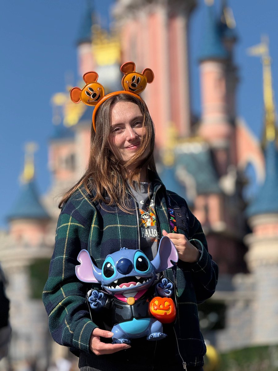 Un seau à pop-corn terriblement mignon est disponible à Disneyland Paris 👻🧡😈