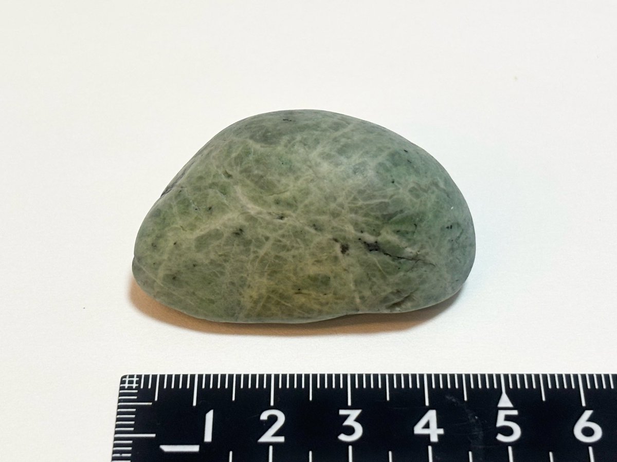 hamanasu_h's tweet image. 2025年10月4日採取
ヒスイ輝石岩(FMM鑑定済)
親不知海岸
53.2g

丸っこい形がヒスイっぽくないけど、表面の質感や比重からしてヒスイ輝石岩と鑑定されました✏️