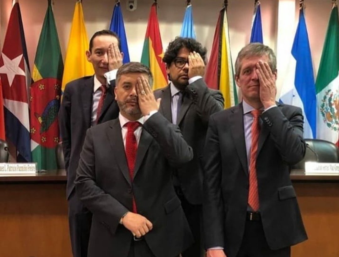 #Parasitos tuertos… 🤢🤮

🦠 🦠 🦠 🦠