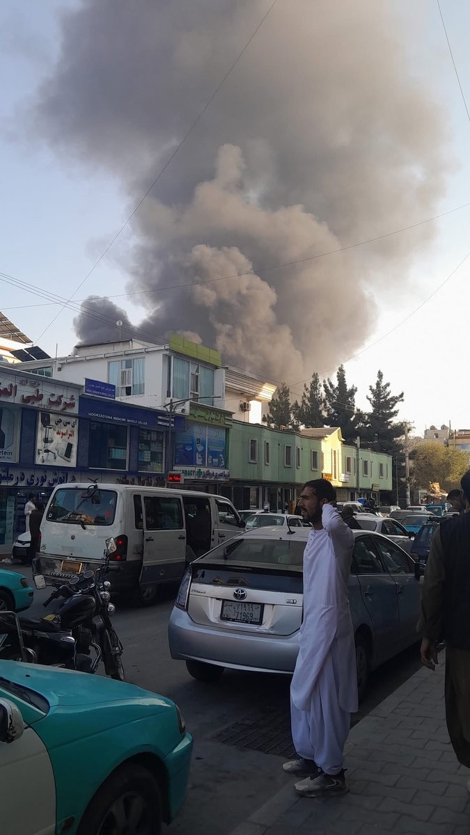 آج پورا کابل تندور بنا ہوا ہے 
افغانیو نان لگاؤ ذرا

#PakAfghanClash #PakistanArmy #AfghanistanAndPakistan #AfghanTaliban #AfghanistanPakistanWar