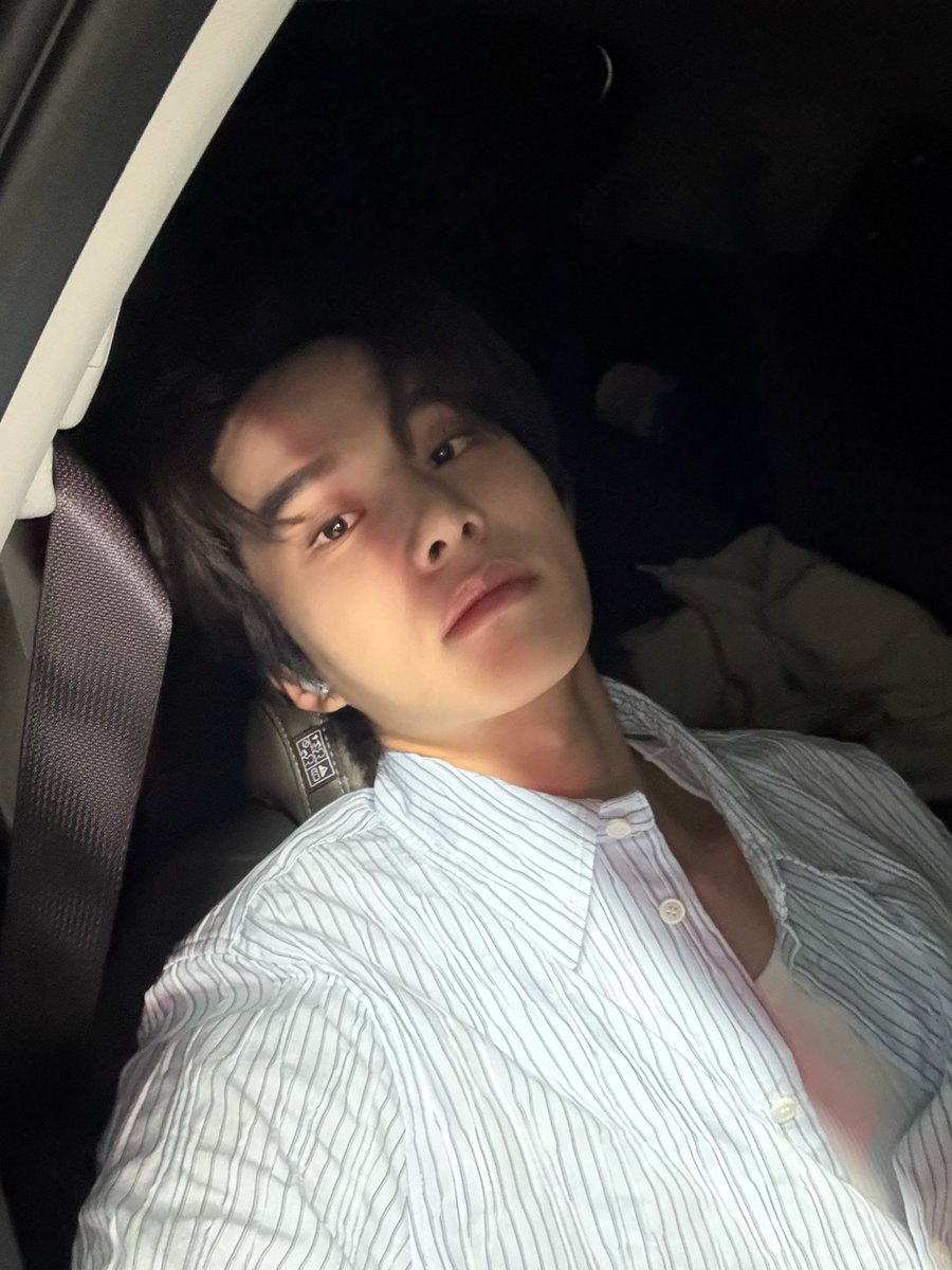 jungwoo (@kjwhive) on Twitter photo 