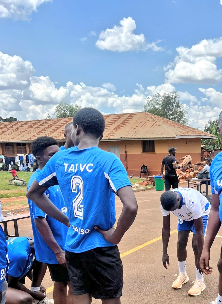 ©Bbalukù tweet media