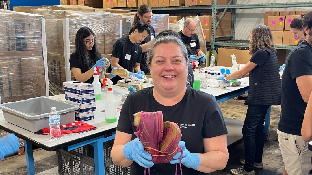 MathWorks's tweet image. 🖍️ Last month, nearly 50 volunteers from our Natick office volunteered at @c2cboston!

MathWorkers sorted clothes and brought gently used shoes back to life for kids who need them most 👚 👟