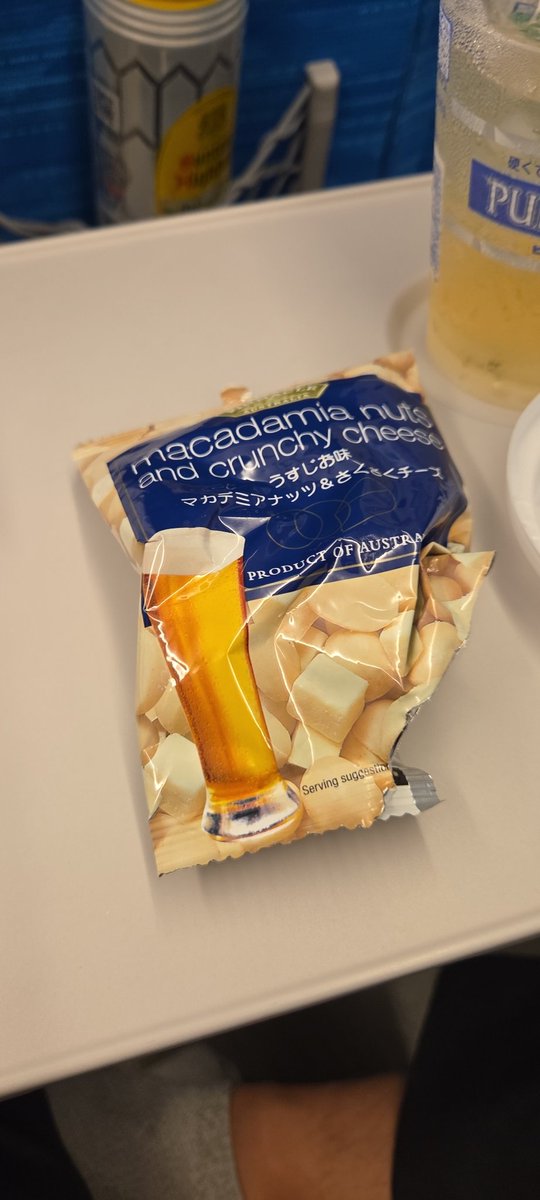 Natusemi's tweet image. 美味すぎて毎度買う
本当に美味い
ちょっと高いけど

そろそろ居酒屋新幹線も赤ワインか

来週も行くぜ、OSAKA

#新幹線
#ヤマザキデイリーストア
#マカダミアナッツ
#大阪出張