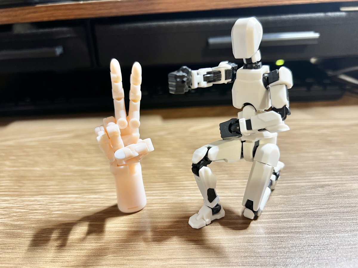 セリアの戦闘フィギュア、やっと手に入れました〜！！旦那に組み立て