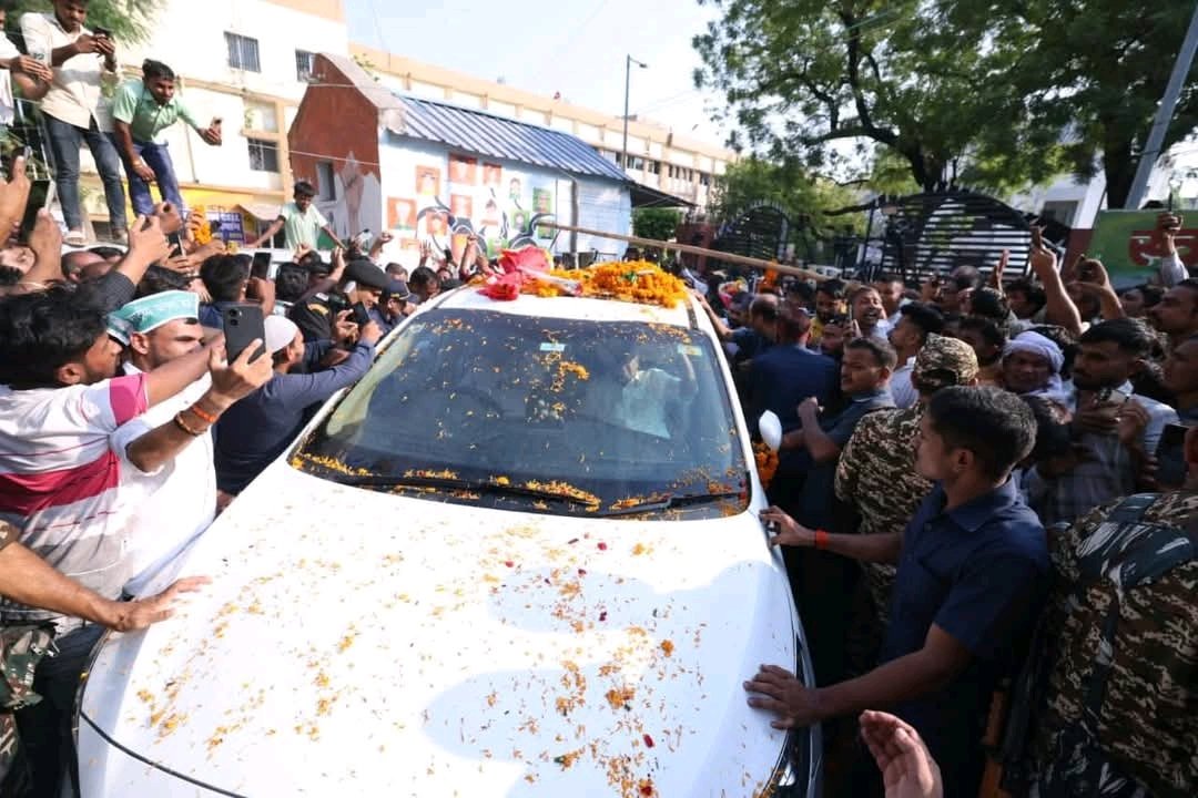 yadav_range's tweet photo. मा. #Tejaswiyadav जी, ने राघोपुर से नामांकन पत्र सम्पन्न किया
#LaluYadav
#LaluPrasadYadav #rjd https://t.co/YDcU4GPMiv