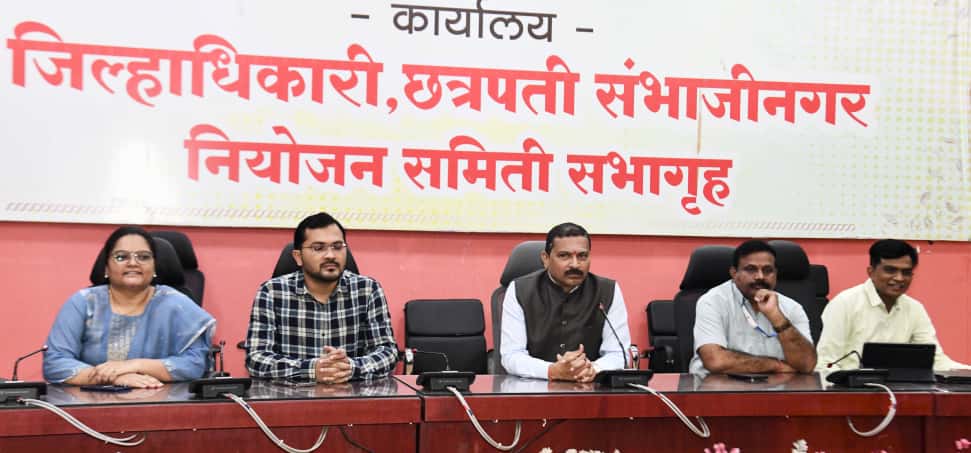 #छत्रपतीसंभाजीनगर डॉ.ए.पी.जे. अब्दुल कलाम जयंतीनिमित्त वाचन प्रेरणा दिन: प्रत्येक व्यक्तिला यशस्वी होण्यासाठी वाचन खूप महत्त्वाचे आहे. वाचनातून सृजनशीलता, सहनशीलता व सकारात्मकता निर्माण होऊन नवी प्रेरणा मिळते-जिल्हाधिकारी दिलीप स्वामी यांनी केले .