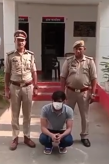 noidapolice's tweet photo. थाना बीटा-2 :- धमकी देने व हत्या का प्रयास करने के अभियोग में वांछित अभियुक्त गिरफ्तार। https://t.co/xan8lZ5oHk