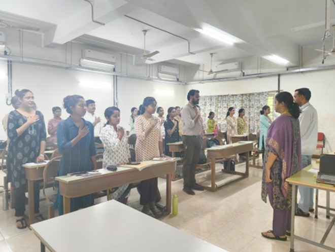 OfficialJipmer's tweet photo. The College of Nursing, JIPMER observed #CPRAwarenessWeek2025 (13–17 Oct) as per the MoHFW notification.
Highlights: 🩺 CPR Pledge by 250 students 🏥 Hands-on CPR Workshop for PGs 🎯 Quiz for UGs with mementos & certificates
#JIPMER #CPR #NursingEducation #PublicHealth https://t.co/S2MDKAdkmI