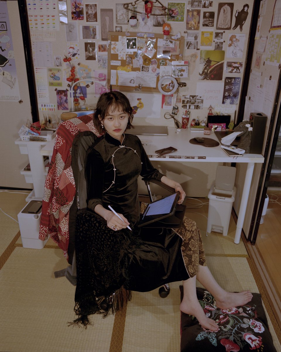 bubbleandsoul's tweet photo. タイトル：Sewing Love

身体に人型の大きな空洞を持つ男性が、ある日その空洞にぴったり合う形の少女と出会う。二人は一体となり、楽しい時間を過ごす。しかし、男性は次第に猜疑心と孤独を恐れるあまり、少女を自分の空洞に縫い込んでしまう。自由を失った少女はみるみる衰弱し、最後には…… https://t.co/3cyCcTzNZr