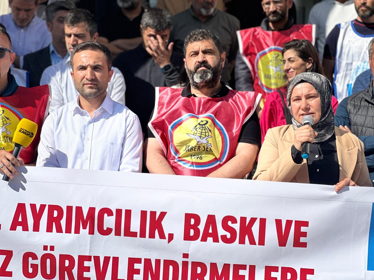 Batman PTT Başmüdürlüğünde yaşanan sendikal baskı, ayrımcılık ve kayırmacılığı son verilmesi için basın açıklaması yapıldı.

Açıklamaya, Genel Merkez Kadın Sekreterimiz Gülseren Güngördü, 3 Nolu Şube Yönetimimiz ve üyelerimiz katılım sağladı.

Açıklamayı, il temsilcimiz Enes