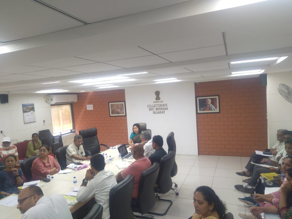 ddo_mehsana's tweet image. SRM team દ્વારા તા.06.10.25 થી  તા.09.10.25 સુધી મહેસાણા જિલ્લાના રેન્ડમલી તાલુકા ના PHC, AAM સેન્ટરો ની મુલાકાત લીધી હતી જેની DE BRIEFING MEETING માન.કલેકટરશ્રી તથા માન.જિલ્લા વિકાસ અધિકારીશ્રી અધ્યક્ષતામાં મીટિંગ યોજવામાં આવી.
@CMOGuj
 @HealthDeptGuj 
@CollectorMeh