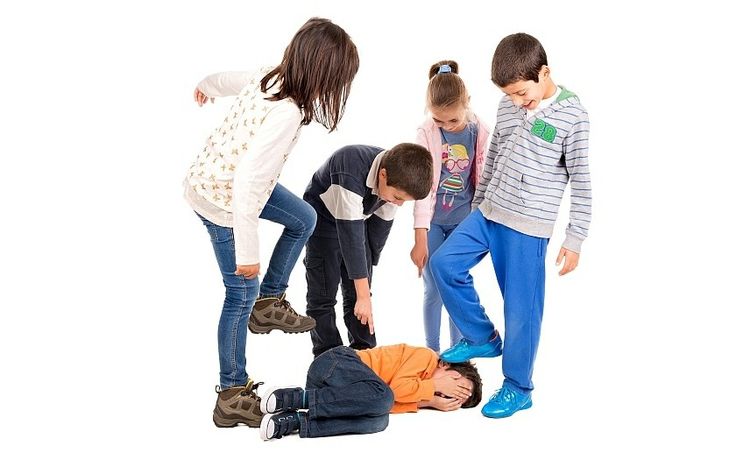 Akran zorbalığının artması elbette ciddi bir sorun.
Ama daha derin olan, bu zorbalığın kaydedilip sosyal medyada paylaşılmasının bir popüler kültür fenomenine dönüşmesi.
Artık şiddet bile izlenme oranıyla ölçülüyor.
#sosyoloji
