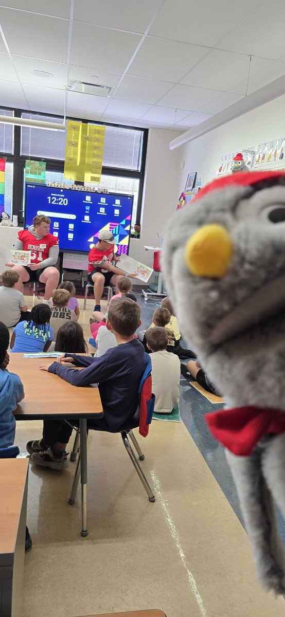 ACTC_NCS's tweet photo. Do you know O'Toot, the Owl?!
We love to share O'Toot and his story with our students. Of Course, we couldn't do it without our amazing @DenisonU Football players who read the book and answer questions from Newark City Schools 2nd graders. #iknowican https://t.co/1kR7bSpnea