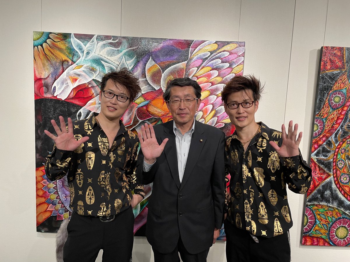 本日から、枚方市出身の双子の芸術家「岡本優」「岡本修」の展覧会