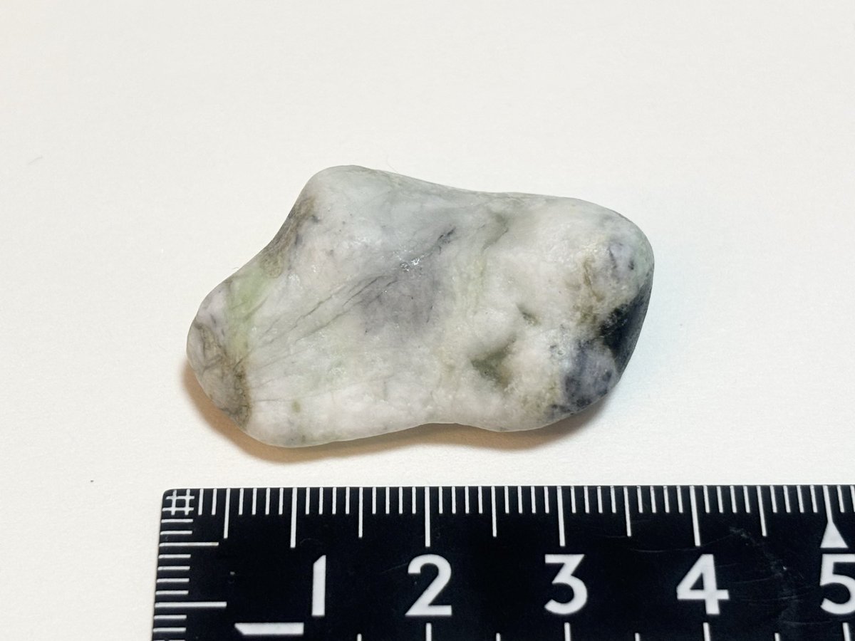 hamanasu_h's tweet image. 2025年9月28日採取
ヒスイを含む岩石(FMM鑑定済)
ラベンダービーチ
16.6g

透過がすごくキレイな緑色✨こちらも一部ヒスイ判定😂