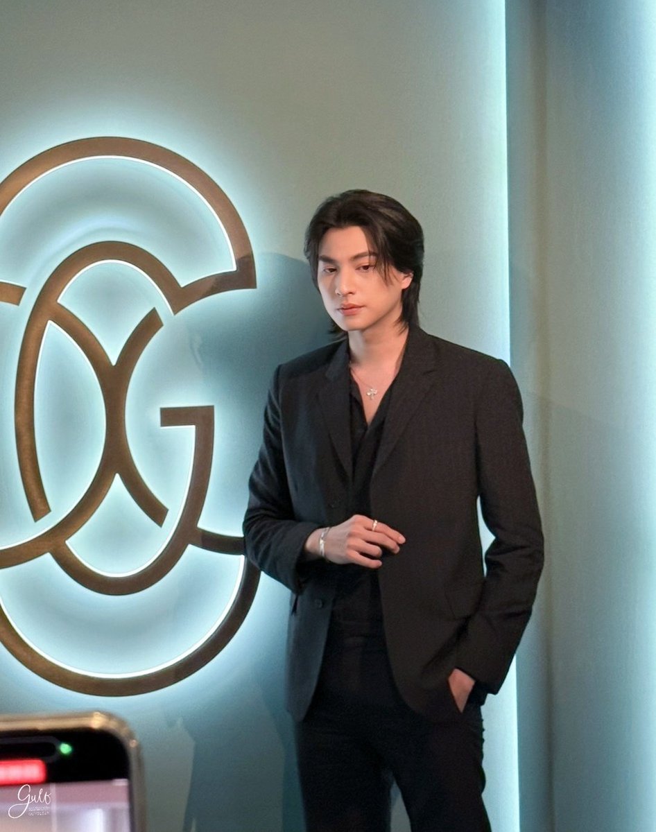 GulfKanawutIT's tweet photo. All black 🖤

65TH GRAFF SG X GULF
#graffxgulf
#graff65
#graffdiamonds
#graffs 
#gulfkanawut https://t.co/8pIpMD92yj