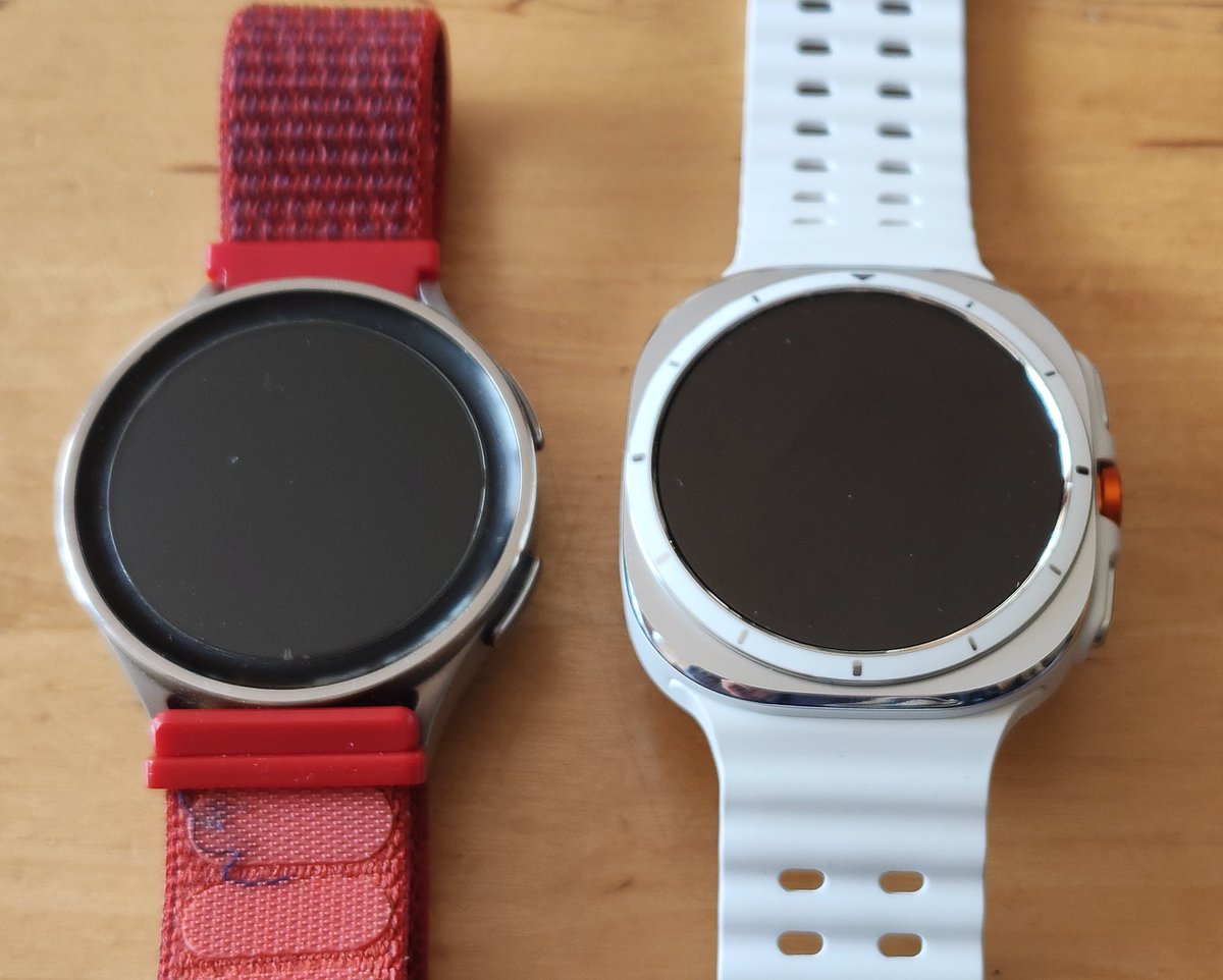 JosefZvolanek's tweet image. #DnesniPosta Nové hodinky Samsung Galaxy Ultra ⌚ Mám už třetí generaci a musím uznat že Android Wear pokročil a hlavně v ovládání 🙂 Předchozí verze červený pásek běžně vydržela 3-4 dny na baterie 🔋🙂
