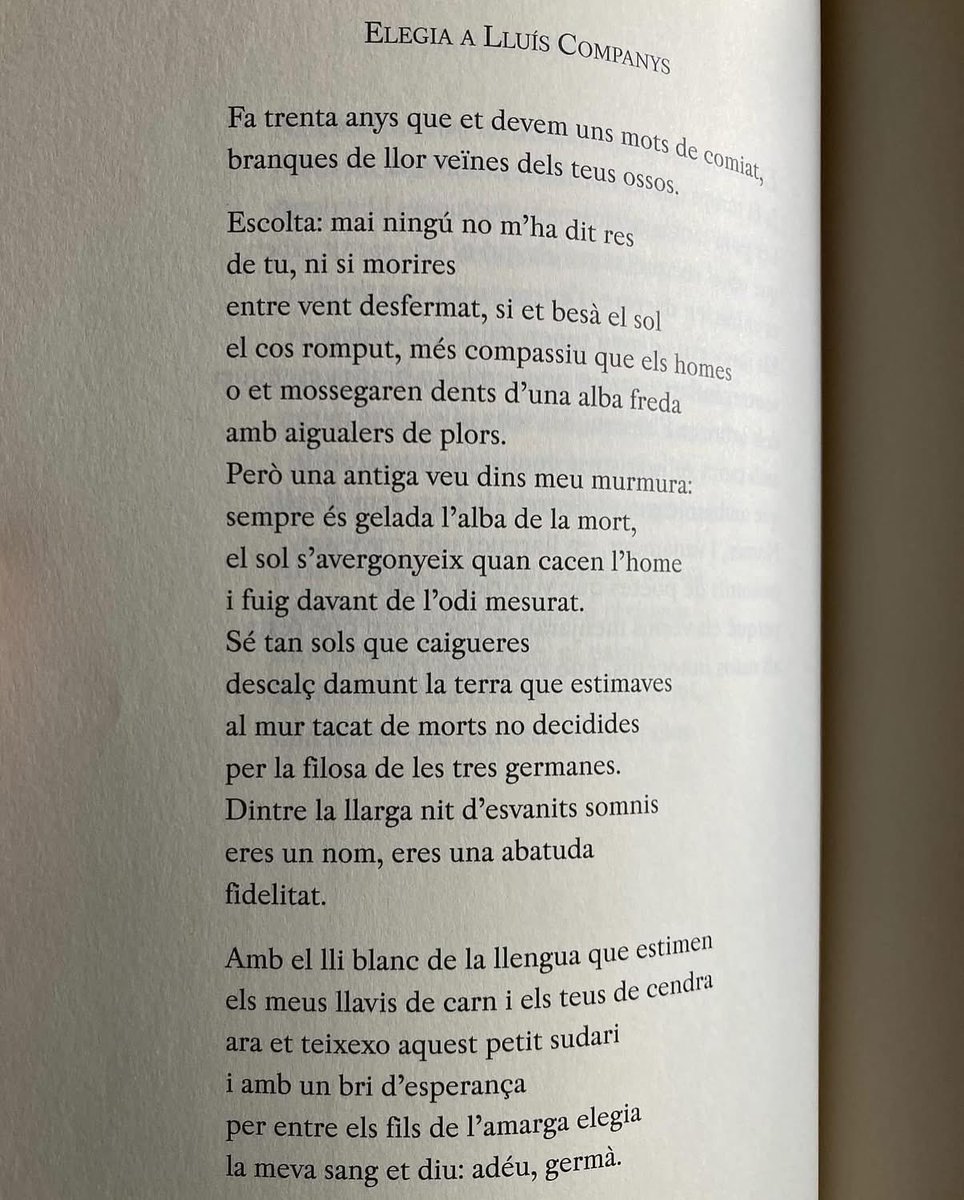 L’any 1970 Maria Àngels Anglada va escriure aquesta corprenedora elegia a Lluís Companys. 
Llegim-la avui.