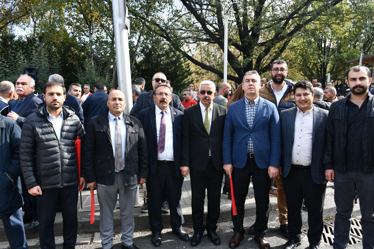 tulasimsen's tweet photo. 2026 Yılı Bütçe görüşmeleri öncesi TBMM önünde ek zam ve refah payı talebimizi bir kez daha dile getirdik! https://t.co/T2mvfYMhB4