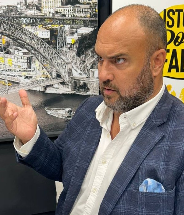 Eu, a tentar encontrar lógica nas análises aos resultados das Autárquicas. Einstein tinha razão... tudo é relativo