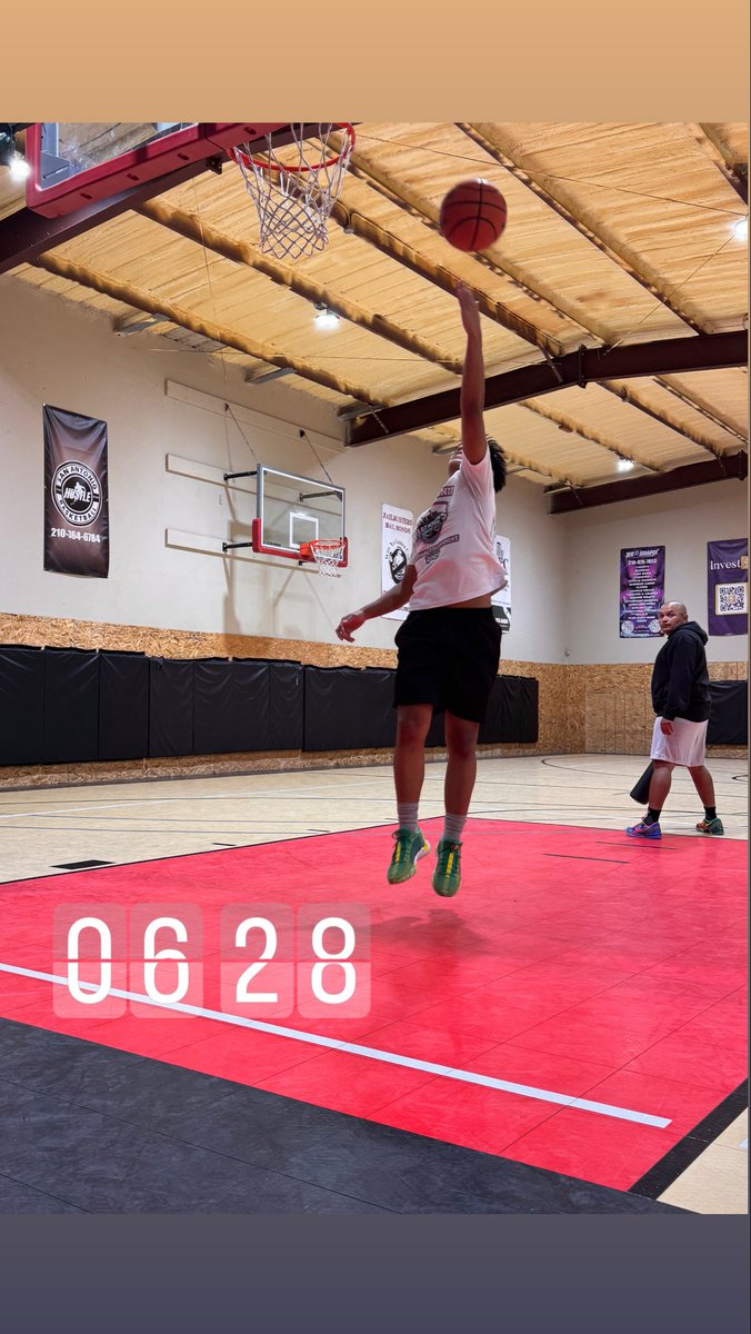 JamesPe2456's tweet photo. Workout 1 done, workout 2 loading โ discipline doesnโt clock out. Time to lock in for the school day and keep chasing greatness.#goalchasing @OCathletics1819 @OConnorHoops @SAInfinity1 https://t.co/qUR16yJwrP