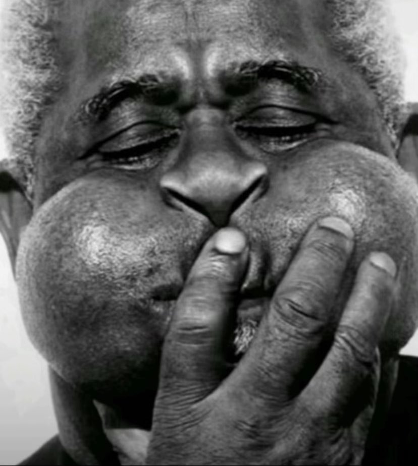 Atusasiire01's tweet photo. Benjee has 3likes on a post in 4hrs💔💔💔kati olwo ffe🙌😂😂😂😂 https://t.co/rZy69YrW6z