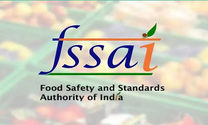 Khurpench_'s tweet image. FSSAI का पूरा स्टाफ अंगड़ाई लेते हुए हुए शरीर तोड़ रहा है।
इनके कुछ भ्रष्ट अधिकारी दिवाली बोनस के साथ मिठाई की खेप का इंतजार कर रहे है।
लेकिन कान खोलकर सुन लो खुरपेंची टिम ने लोहा चूमकर विद्या रानी की कसम खा ली है।
जब तक मांझी द माउंटेन मैन की तरह तुमलोगो को एक्सपोज करके…