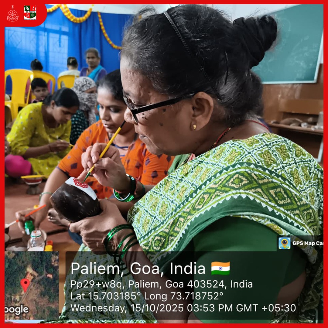 NewSachdeva's tweet image. Day 3 of Coconut Shell Craft Training at Shree Bhumika Technical Institute, Palye-Arambol, Pernem, Goa 🌿
Participants are getting hands-on with shaping, polishing, and designing beautiful eco-friendly creations! ✨
#CoconutShellCraft  #StJoansEducationSociety @DITC_Goa