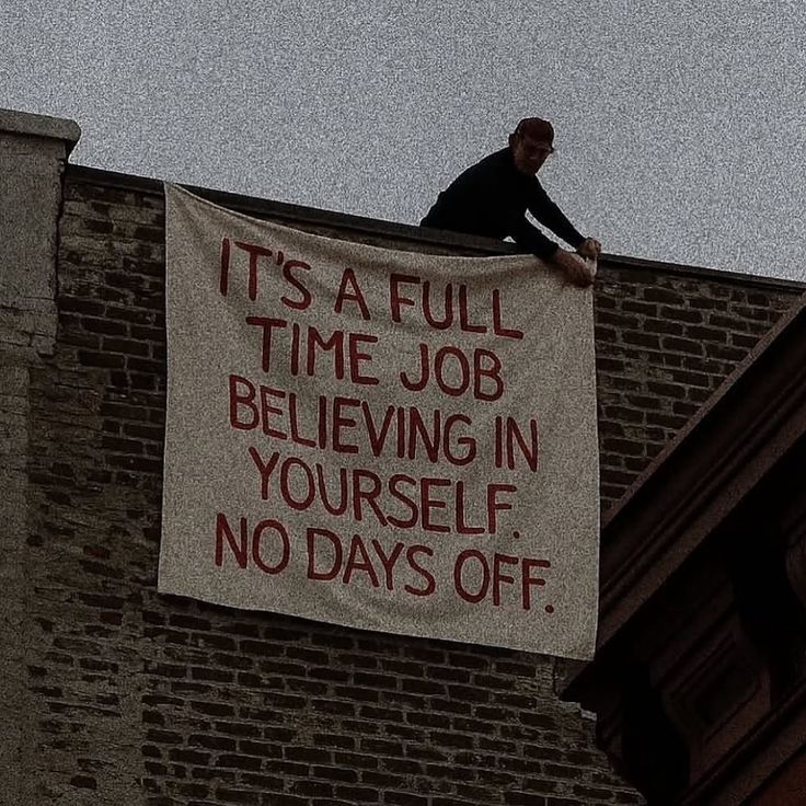 Retard589's tweet image. Only you can save you👏🏽
If you quit, you lack discipline 🤷🏽♂️
If you're bored, you lack focus ✊🏽
Be consistent, LOCK IN 💪🏽💰💰💰