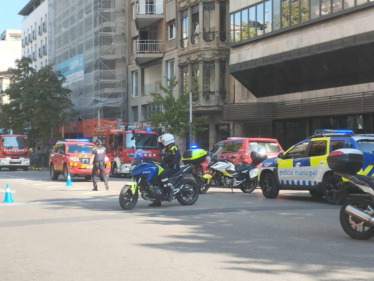 Trànsit momentàniament tallat durant l'actuació.