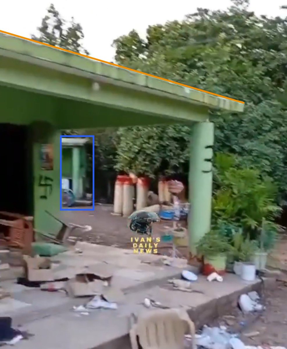 natsecboogie's tweet image. Geolocation of GDG-Los Calabazas sicarios in the town of Arroyo Seco, Sinaloa. The video shows them painting over FEDI graffiti & replacing them w/ new GDG, CJNG & FEM tags.
@GeoConfirmed
Work w/ @VaqueroJoe y @el6rin6o6aucho
(25.7274747, -107.1676283)
Source: @aic_07