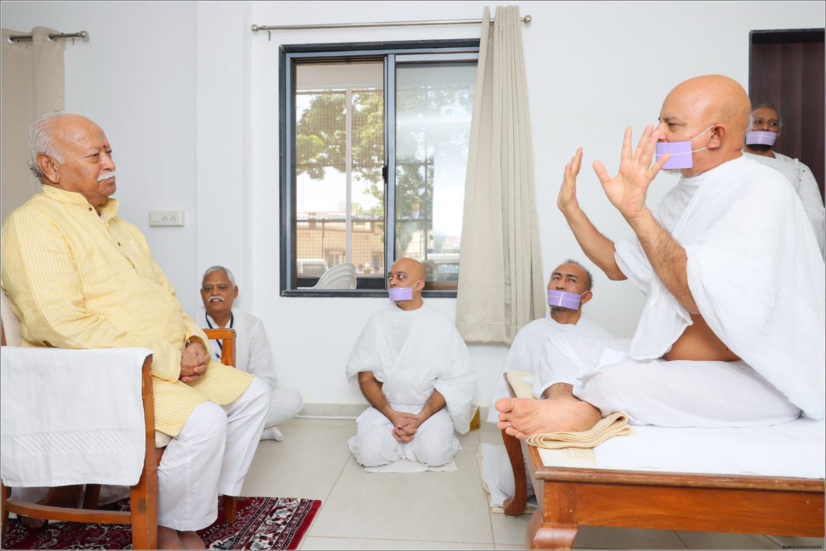 दो राष्ट्र मनीषियों का आध्यात्मिक मिलन

तेरापंथ धर्म संघ के आचार्य श्री महाश्रमण जी के अहमदाबाद चातुर्मास के दौरान 
पूज्य सरसंघचालक डॉ मोहन भागवत जी की आचार्य श्री से आध्यात्मिक भेंट वार्ता हुई।