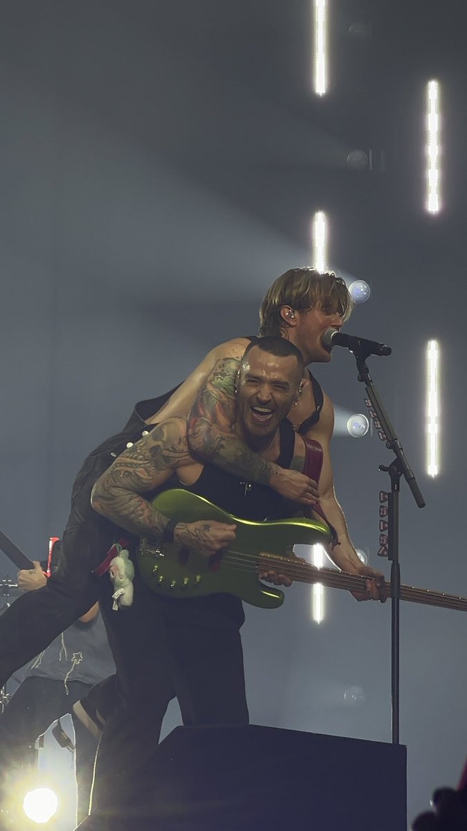 dwydkatie's tweet image. i heart bassists