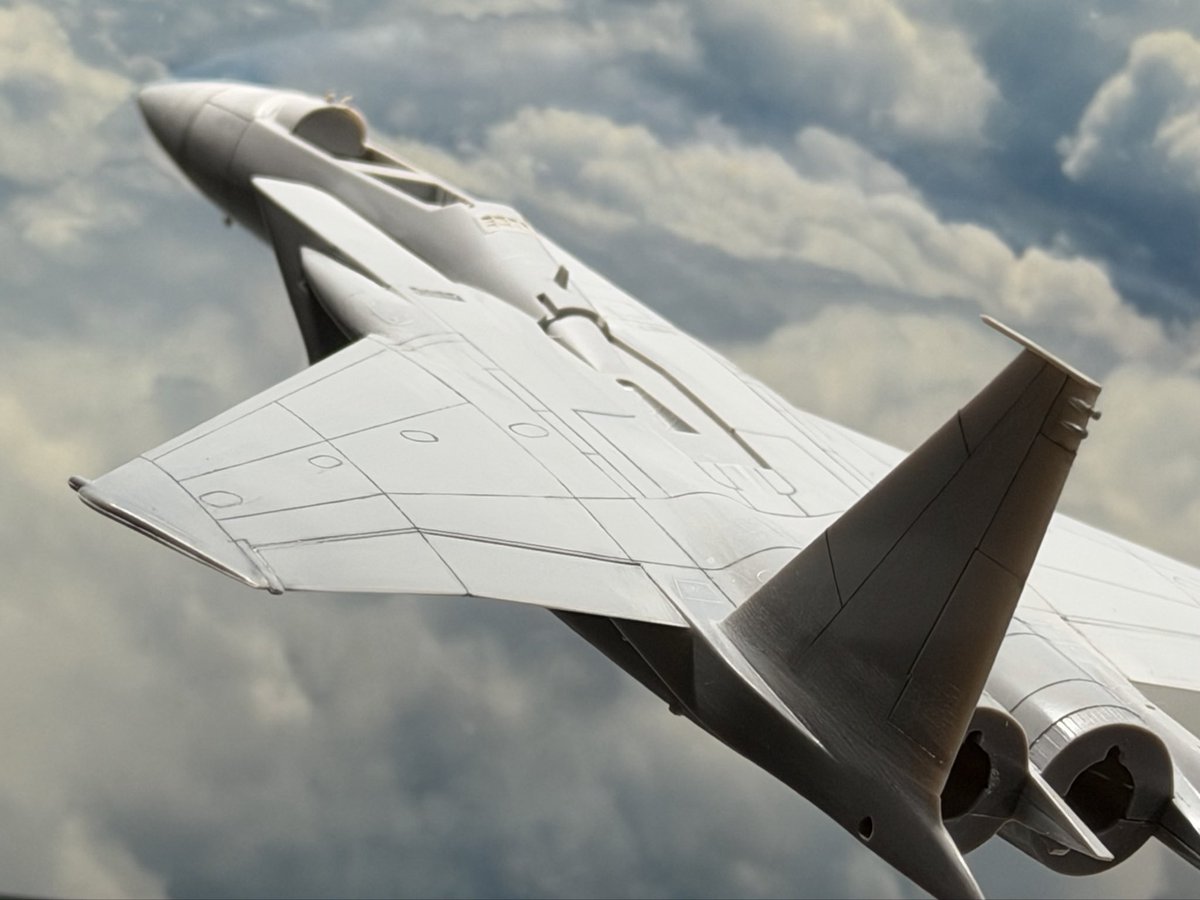 ZundaModel2's tweet image. こっちはハセガワの旧F-15
元あるパネルラインをそのまま彫り直し中。