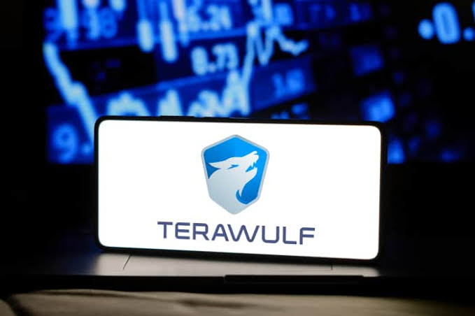 Bitcoin miner TeraWulf plans to issue $3.2 billion in secured notes to fund the expansion of its AI data center operations.
This marks the largest single debt financing in the Bitcoin mining sector to date, supporting the next phase of the Lake Mariner project