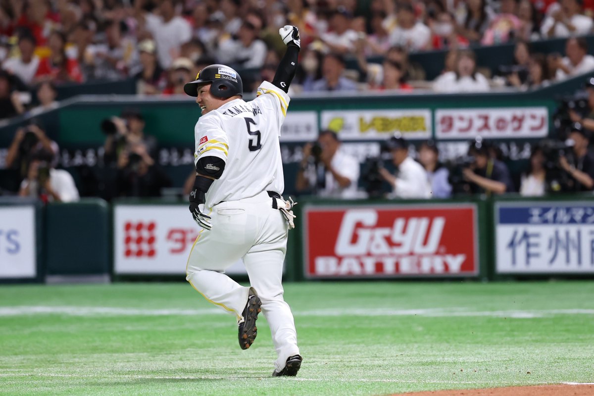 takafullc2's tweet photo. #山川穂高 選手がサヨナラ打！！！

延長10回に試合を決めました！！！

ホークスが初戦を白星で飾り

アドバンテージを含め、対戦成績を2勝0敗としました！！！！

photo by Yuki Kajiya📷

#sbhawks #鷹フル https://t.co/4TS8Fdsqtt