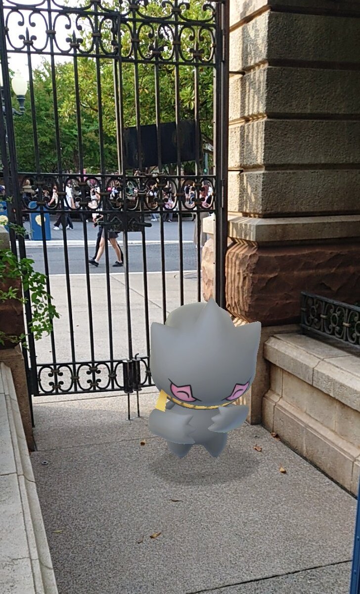 “こっそり侵入、ゴーストタイプ”
門の中に入っちゃった〜入っちゃった〜♥
#PokémonGO
#GOsnapshot 
#GOsnapshotCelebration