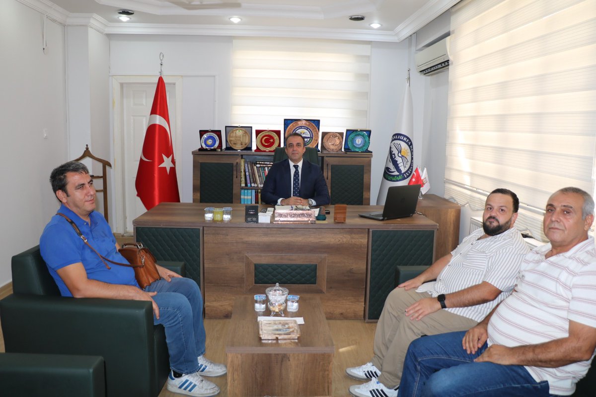 Şanlı Görme Engelliler Spor Kulübü Başkanı Osman Keskin ve yönetim kurulu üyeleri, Kent Konseyi Başkanımız Süleyman Hartavioğlu'nu ziyaret ederek kulübün çalışmaları ve engelli vatandaşların yaşadığı sorunlar hakkında bilgi alışverişinde bulunuldu.
Ziyarette Dünya Beyaz Baston